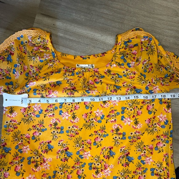 Knit Works Floral Open Sleeve Top - Picture 4 of 5